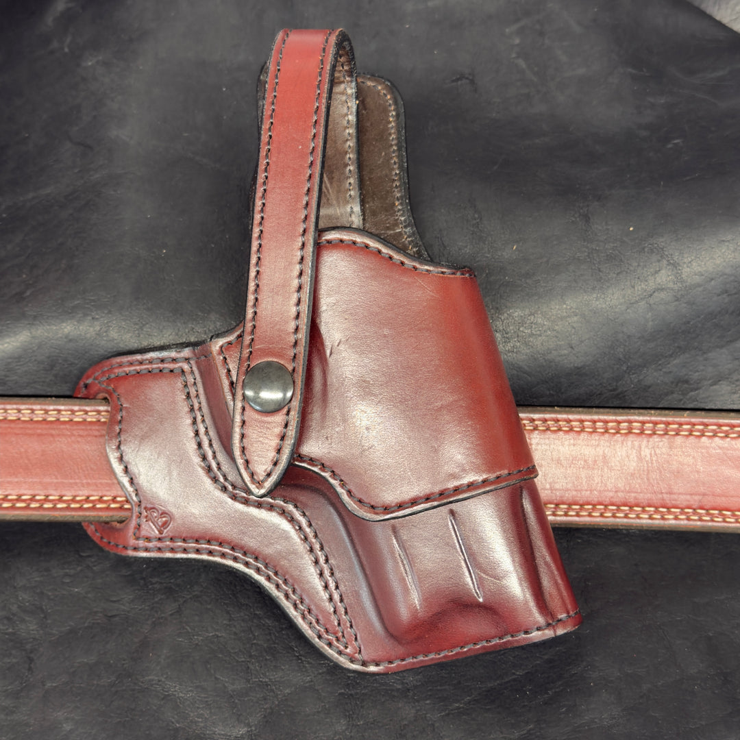 *In Stock* RH Outlaw Cross Draw Holster S&amp;W M&amp;P 9/40 - Mahogany Leather