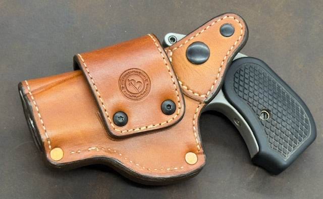 *In Stock* RH Sidewinder Holster for Bond Arms Cyclops Saddle Oil Finish w/Natural Stitch &amp; Silver Engraved Star Longhorn Concho