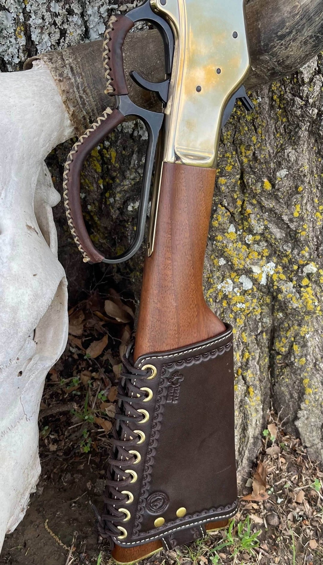 *Ammo Depot* RH Leather Butt-Cover w/Ammo Loops Henry Side Gate, Henry Big Boy Brass Rifles .44 Mag Saddle Oil Finish w/Natural Stitch &amp; Hand Tooled Crescent Border